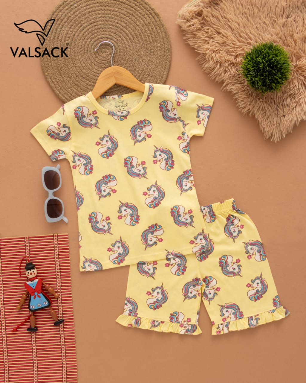 T SHIRT WITH SHORTS FOR GIRLS