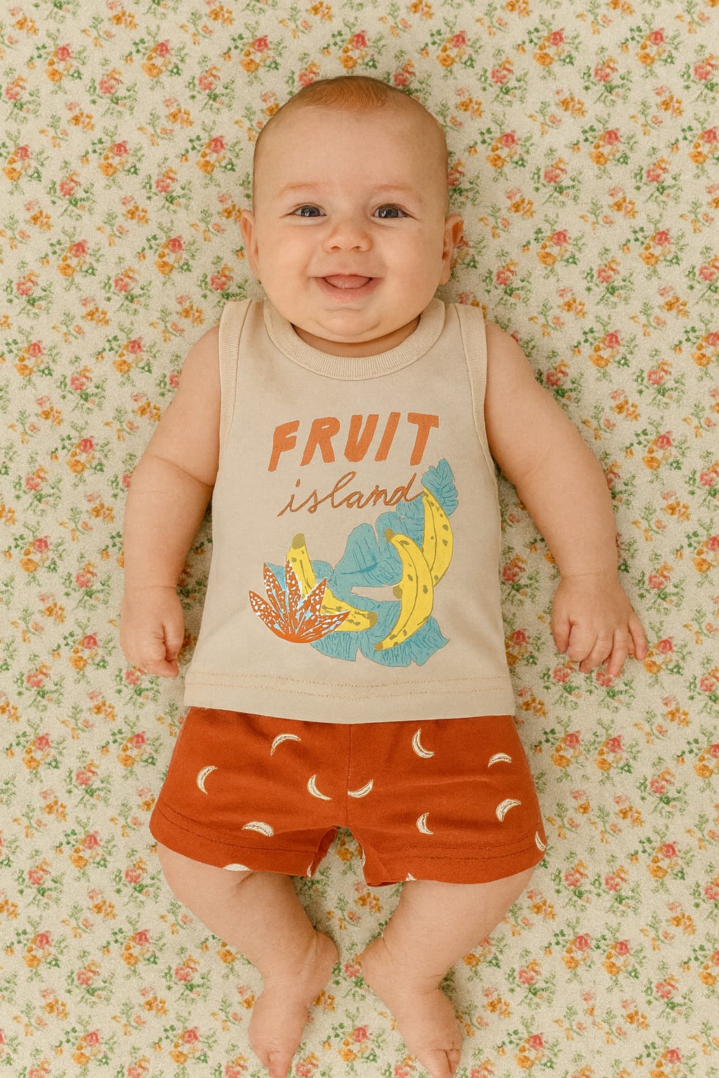 sleevless T-shirt with shorts