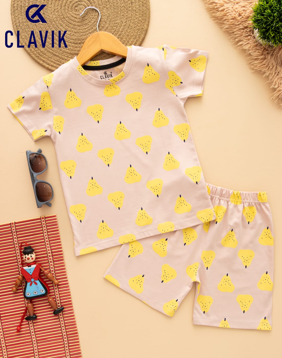 UNISEX T -SHIRT WITH SHORTS