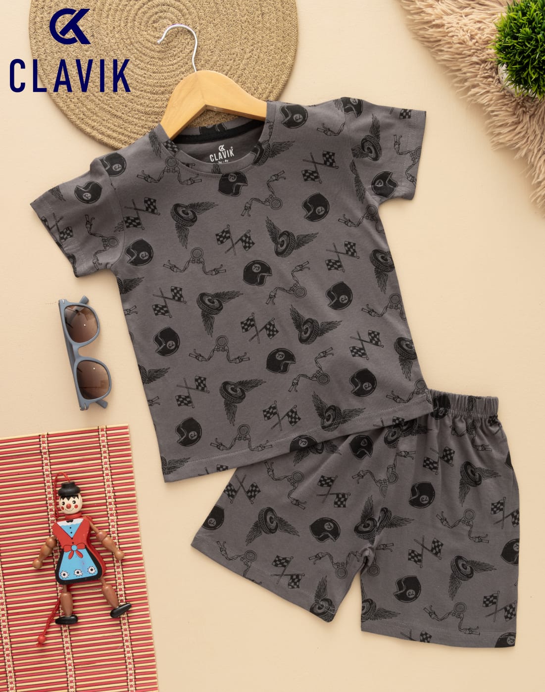 UNISEX T -SHIRT WITH SHORTS