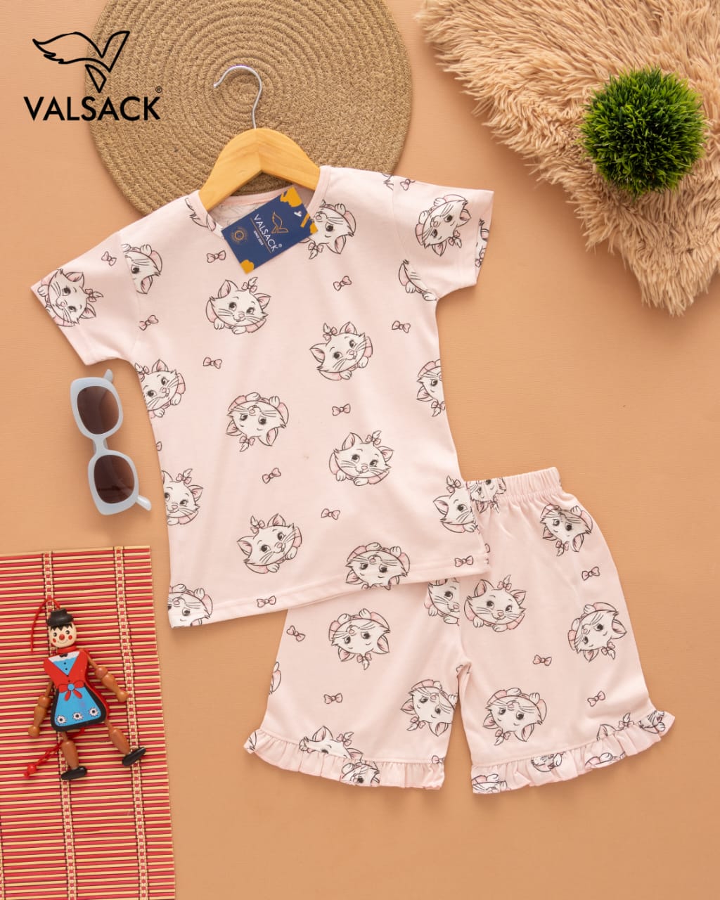 T SHIRT WITH SHORTS FOR GIRLS