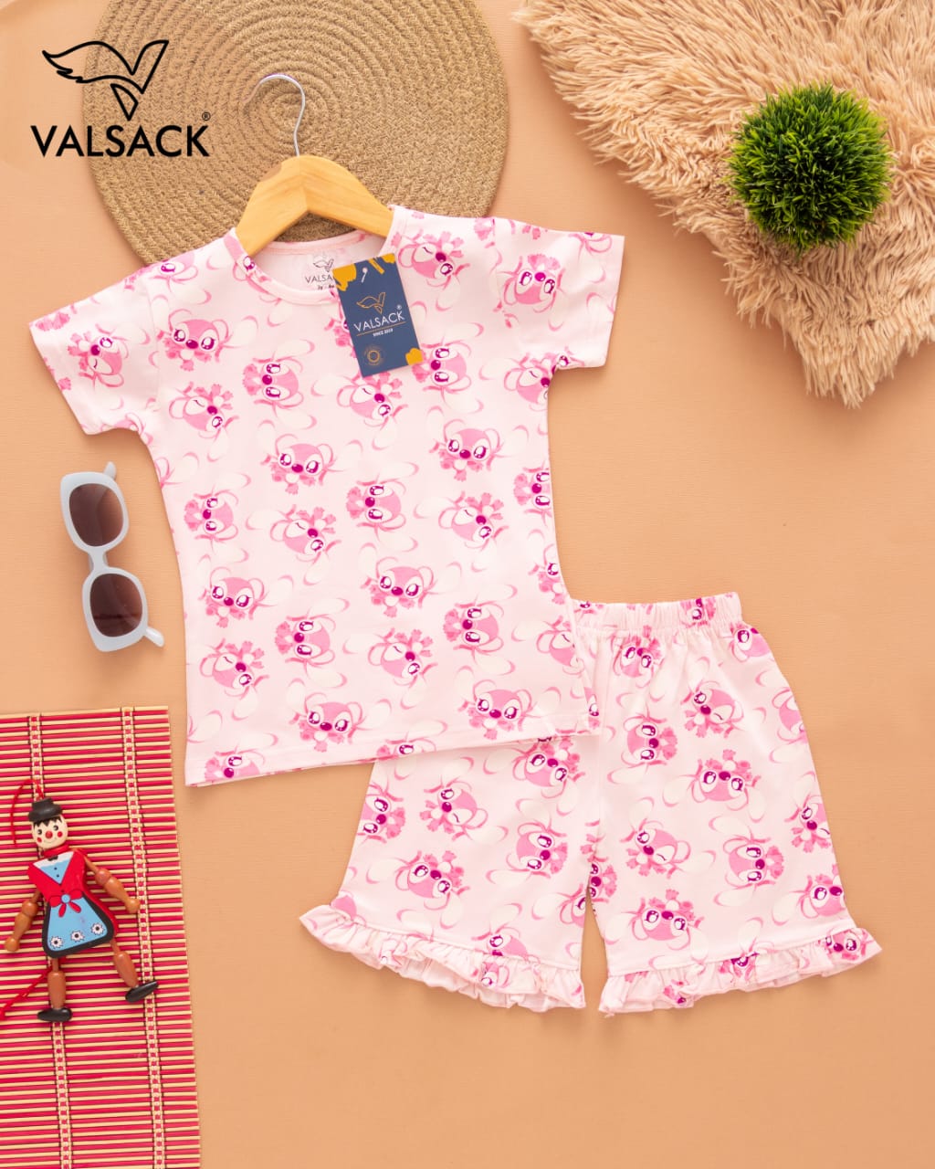 T SHIRT WITH SHORTS FOR GIRLS