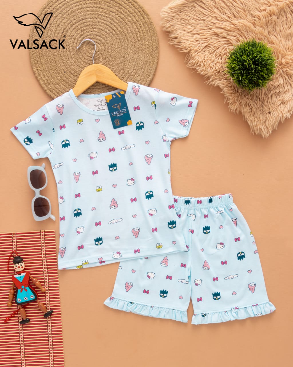 T SHIRT WITH SHORTS FOR GIRLS